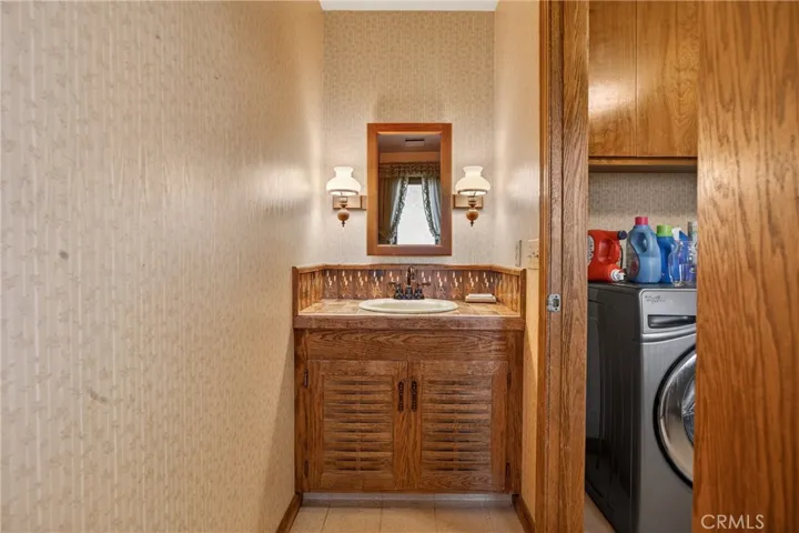8266 Peninsula, Kelseyville, California 95451