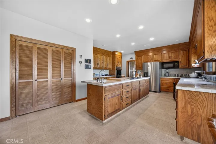 8266 Peninsula, Kelseyville, California 95451