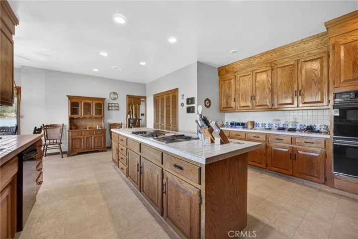 8266 Peninsula, Kelseyville, California 95451