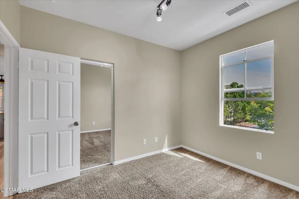 39-3262 London Lane-39
