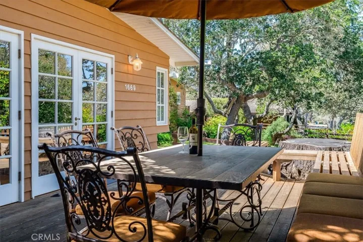 Front Patio with table, chairs and bench seating