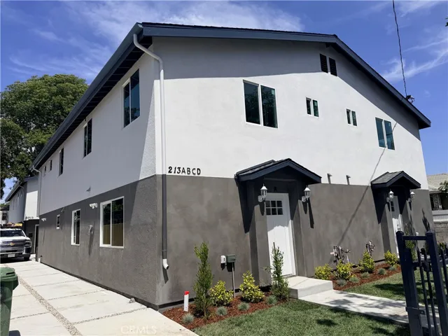 213 E Raymond, Compton, California 90220