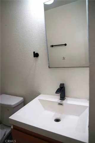 Bathroom #1 main floor