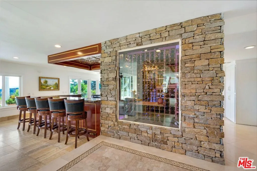 Kitchen with a view & marble c