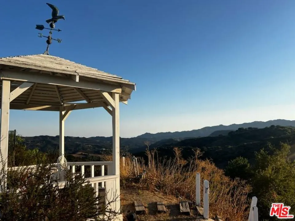 Gazebo with 360 panoramic view