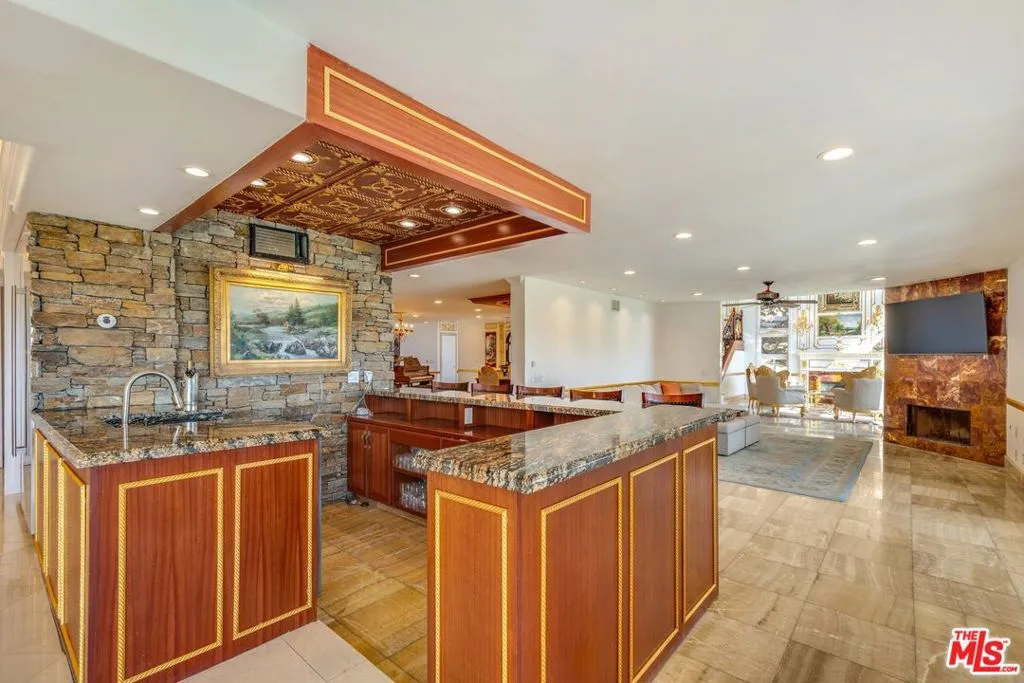 Large granite kitchen, new dou