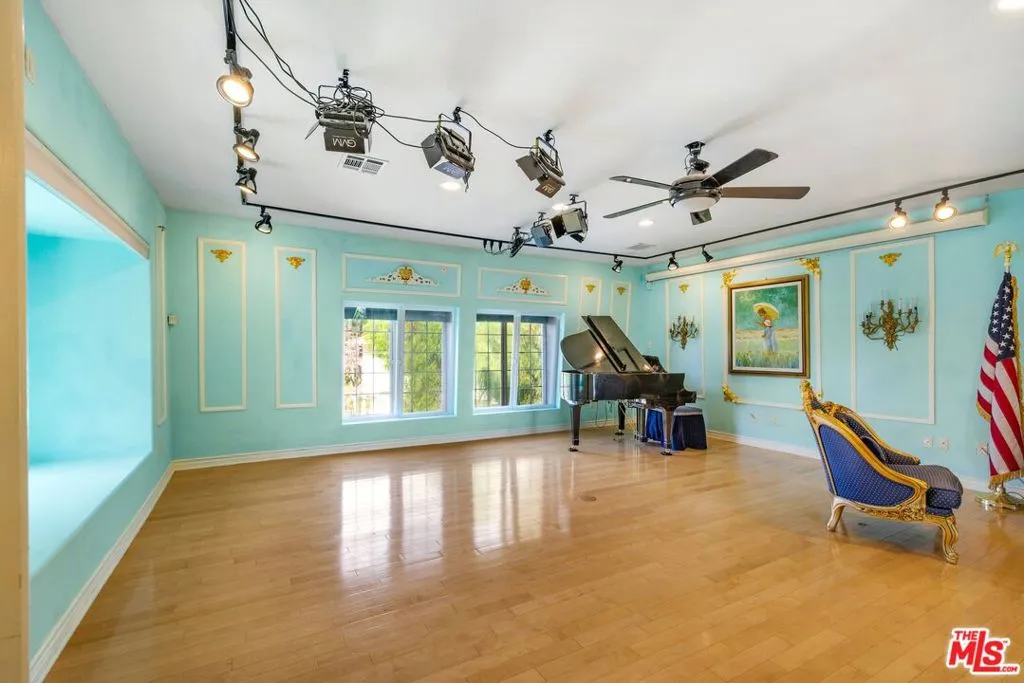 Large music / art studio