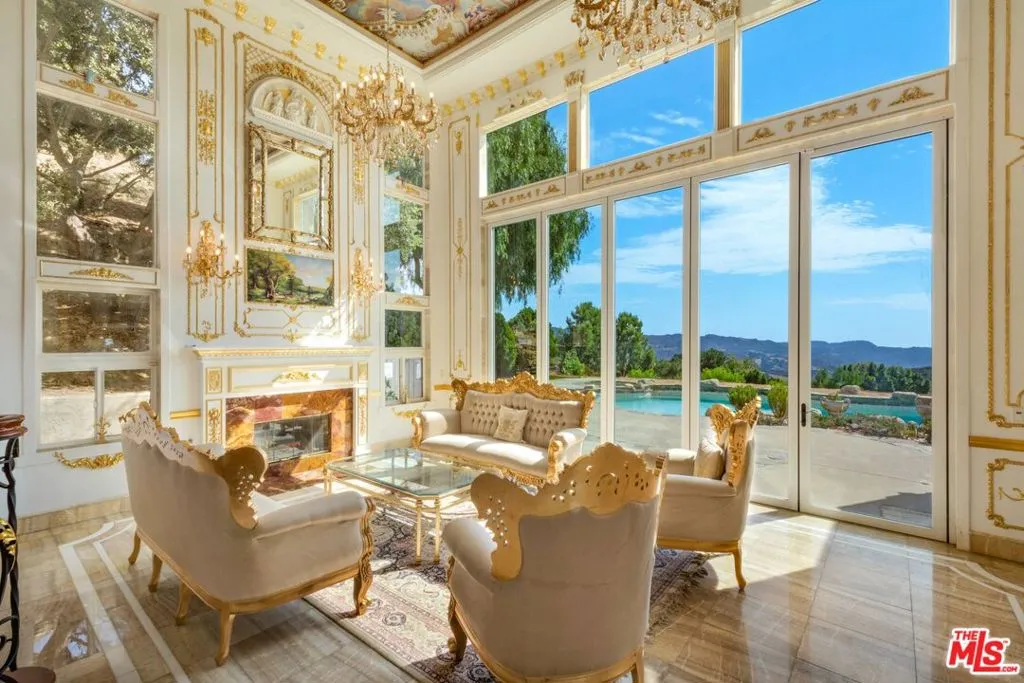 Stunning details, enjoy the be