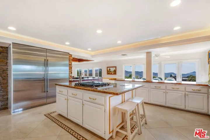 Large granite kitchen, new dou