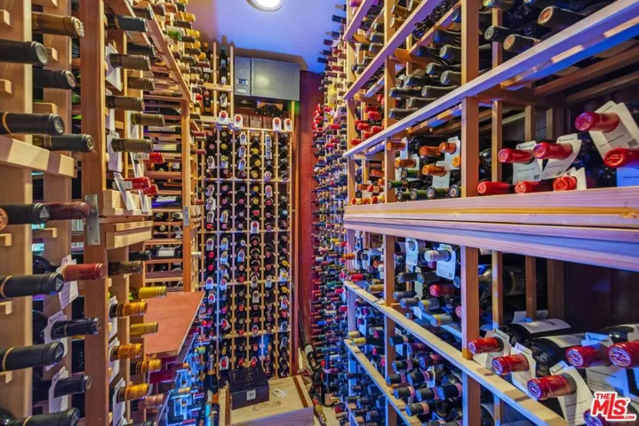 Temperature controled wine cel