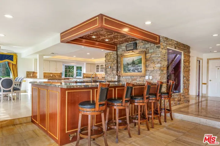 Custom bar - entertain in styl