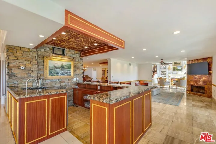 Large granite kitchen, new dou