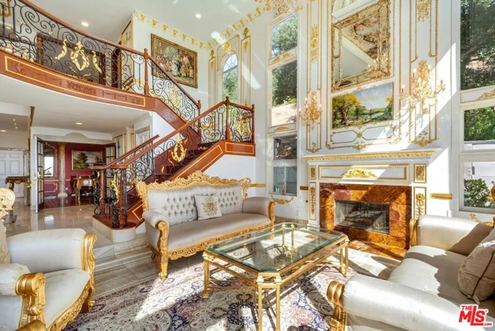 Welcome to Versailles Topanga