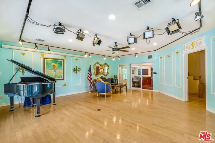 Large music / art studio