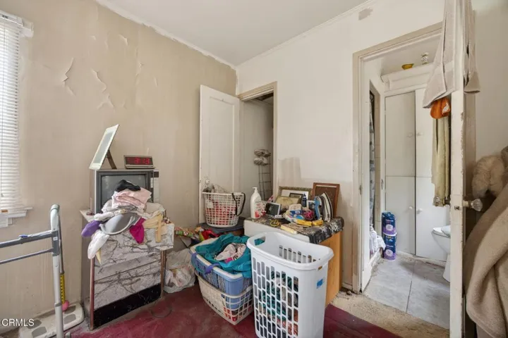 24-web-or-mls-UpmarketMedia-108Bar-008