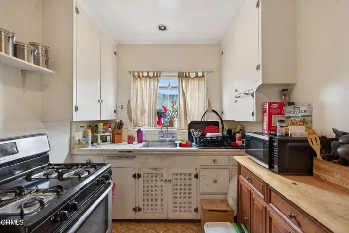 19-web-or-mls-UpmarketMedia-108Bar-055