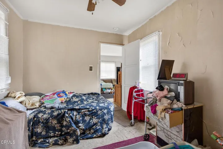 26-web-or-mls-UpmarketMedia-108Bar-013