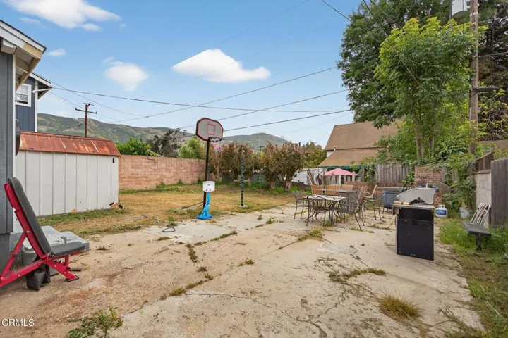 34-web-or-mls-UpmarketMedia-108Bar-100
