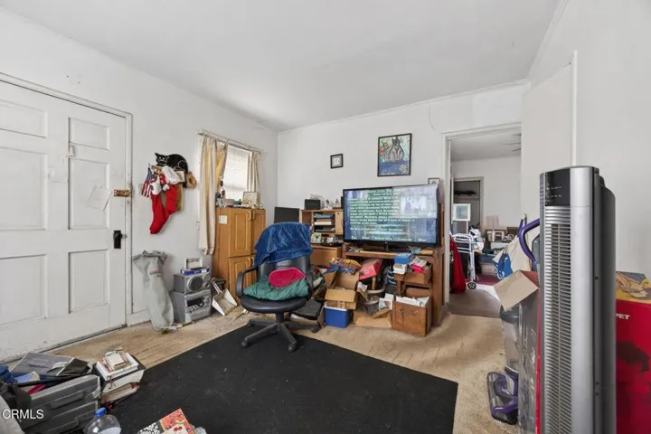 11-web-or-mls-UpmarketMedia-108Bar-028