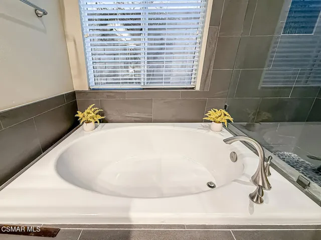 iPrimary Bedroom Suite11