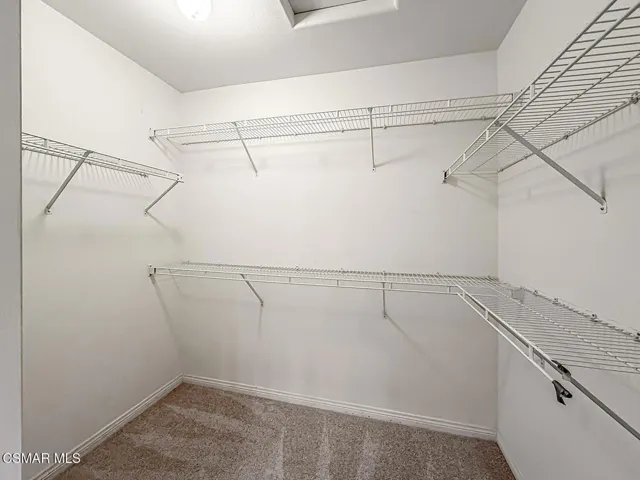 iPrimary Bedroom Suite9