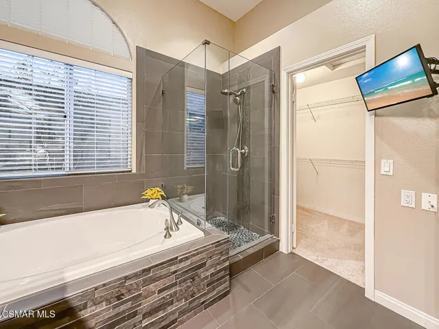 iPrimary Bedroom Suite12