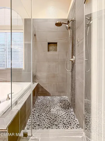 iPrimary Bedroom Suite8