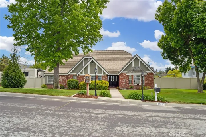 Welcome Home to 35685 Sleepy Hollow Lane in Yucaipa's Desirable North Bench!