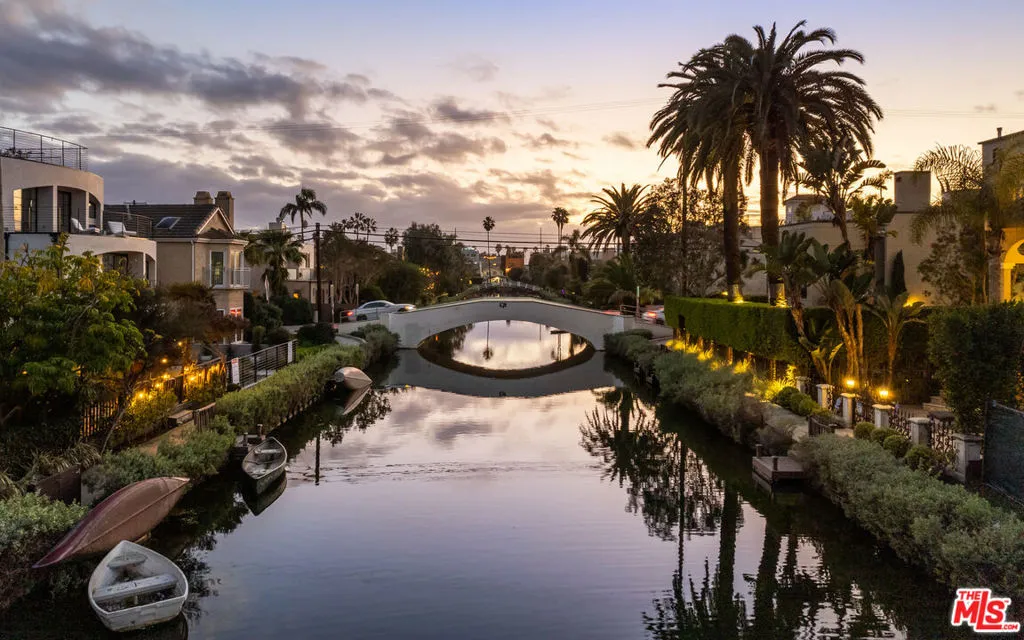 Canal Canal