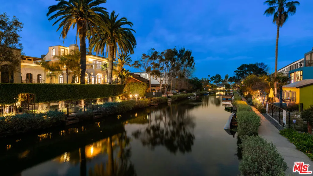 Canal Canal