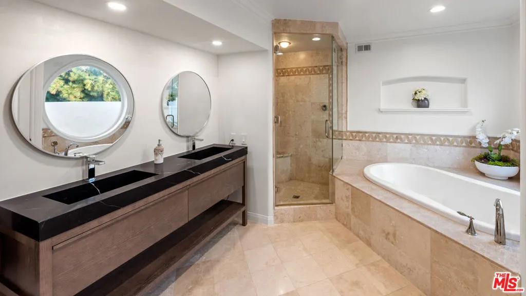 Primary En-Suite Primary En-Suite