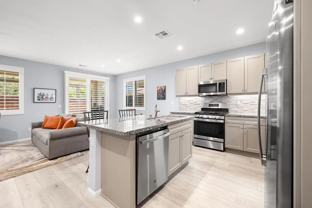 Kitchen / living / dining