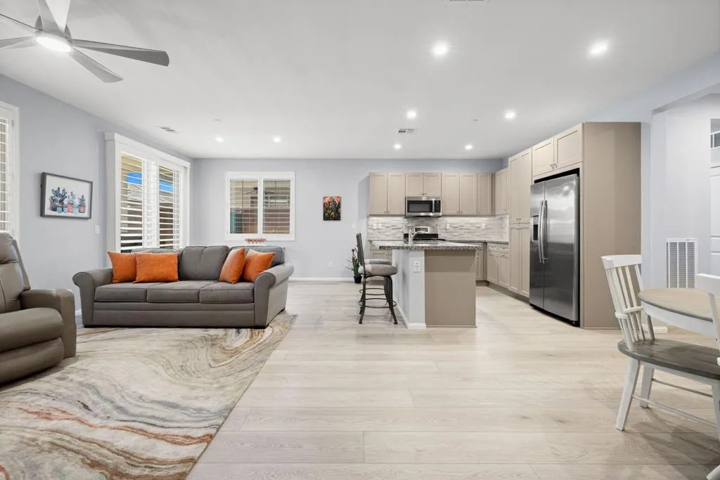 Living room / kitchen