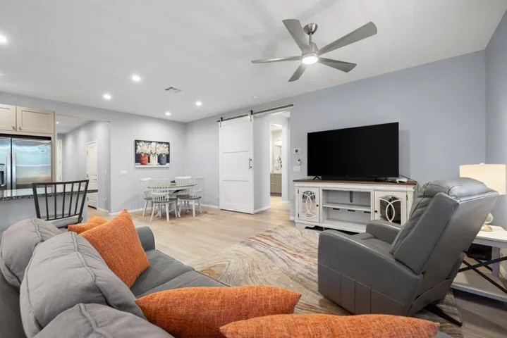 Living room / dining