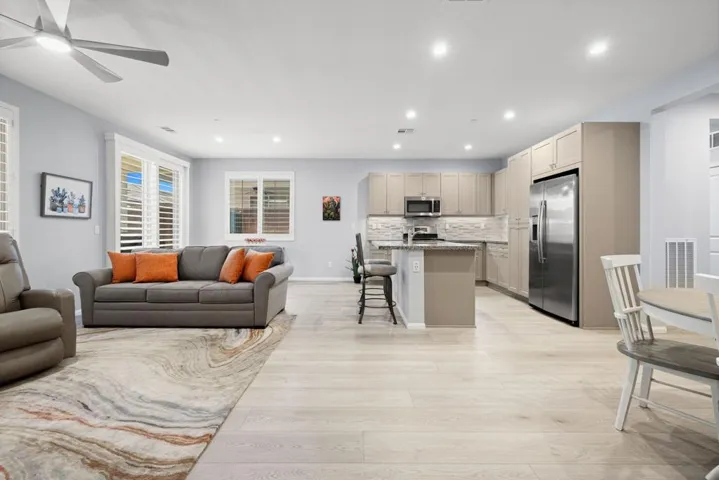 Living room / kitchen