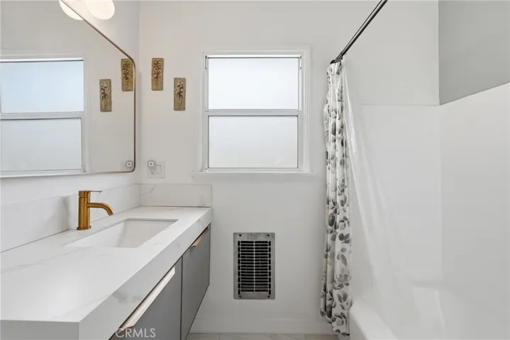 11603 Haas Avenue, Hawthorne, California 90250