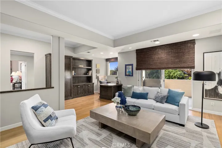 10 N. Stonington Road, Laguna Beach, California 92651