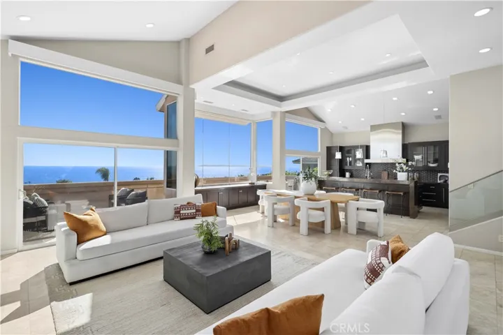 10 N. Stonington Road, Laguna Beach, California 92651