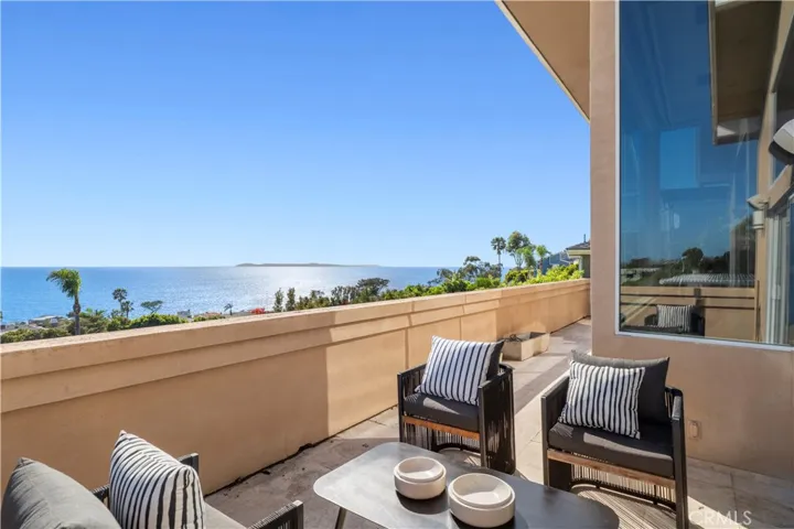 10 N. Stonington Road, Laguna Beach, California 92651