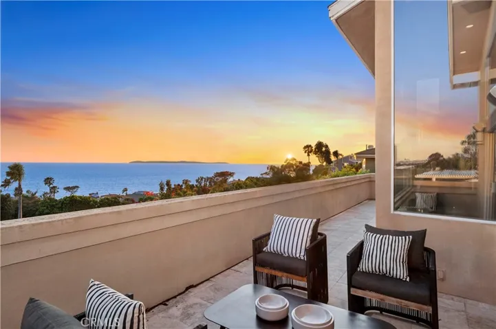 10 N. Stonington Road, Laguna Beach, California 92651