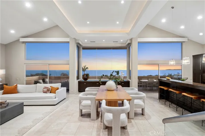 10 N. Stonington Road, Laguna Beach, California 92651