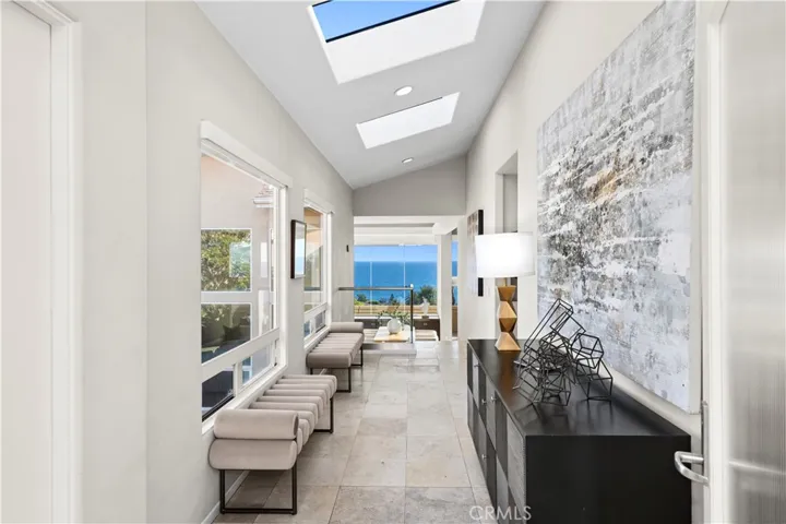 10 N. Stonington Road, Laguna Beach, California 92651