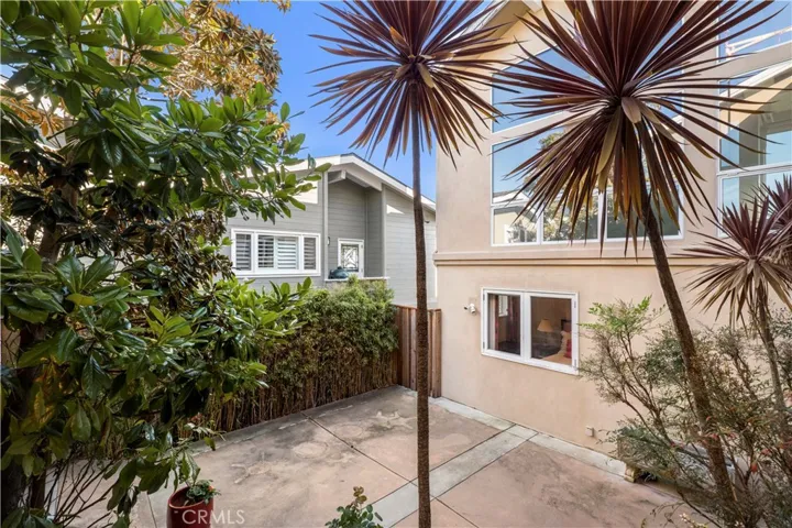 10 N. Stonington Road, Laguna Beach, California 92651