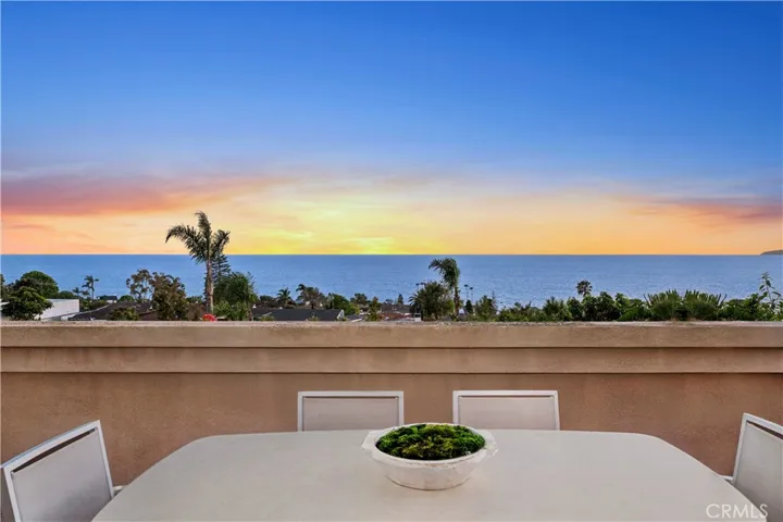 10 N. Stonington Road, Laguna Beach, California 92651