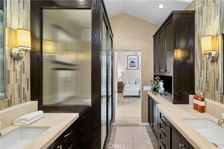 10 N. Stonington Road, Laguna Beach, California 92651