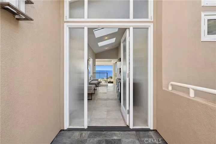 10 N. Stonington Road, Laguna Beach, California 92651