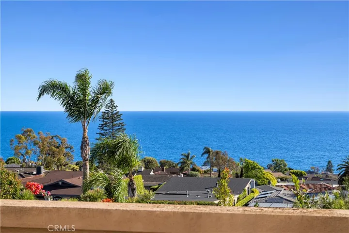 10 N. Stonington Road, Laguna Beach, California 92651