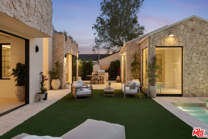 14000 Otsego Street, Sherman Oaks, California 91423