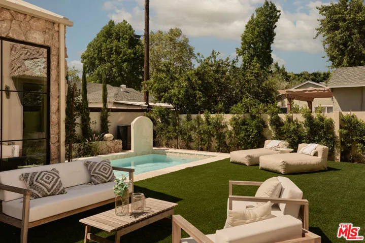 14000 Otsego Street, Sherman Oaks, California 91423