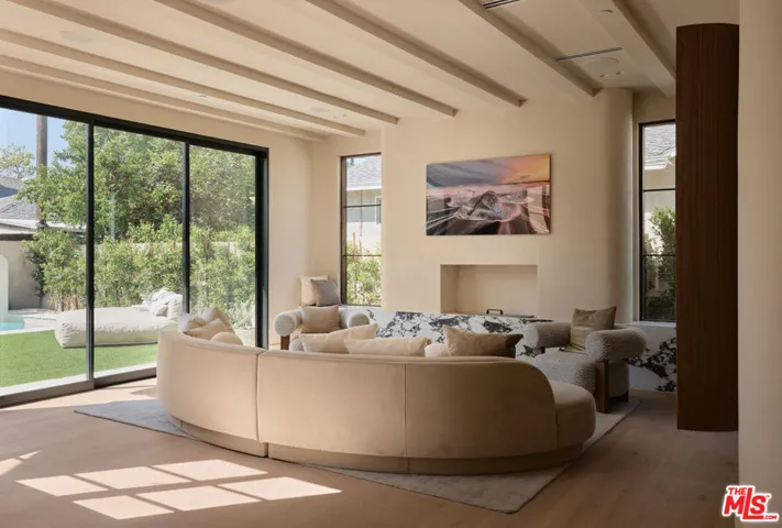 14000 Otsego Street, Sherman Oaks, California 91423